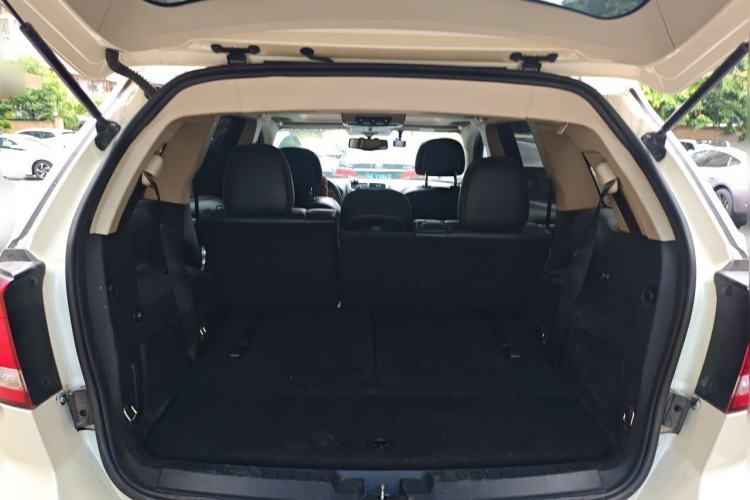 Used Dodge Journey 2013 2.4L Two-Wheel Drive Luxury Version Trunk