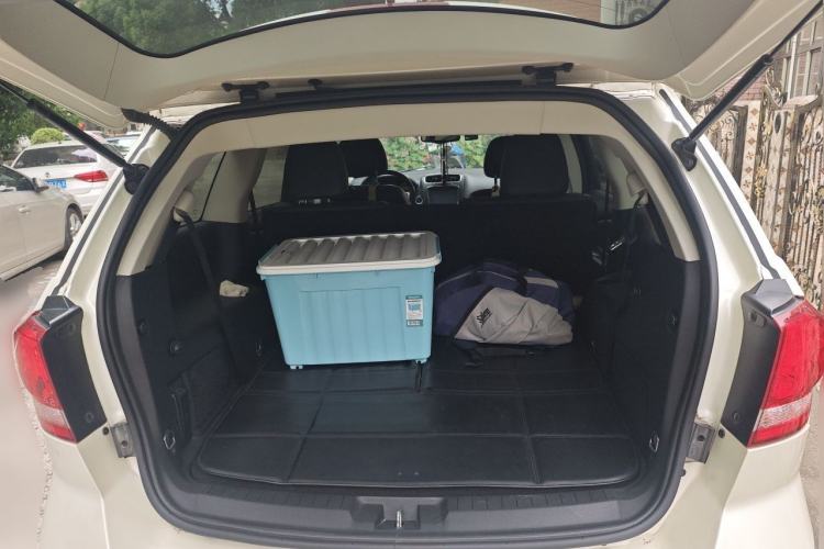 Used Dodge Journey 2013 2.4L Two-Wheel Drive Luxury Version Trunk