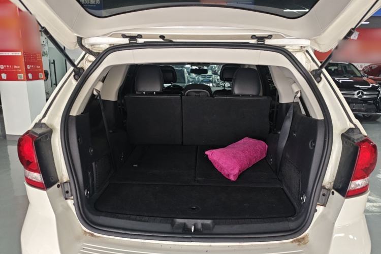 Used Dodge Journey 2013 2.4L Two-Wheel Drive Luxury Version Trunk