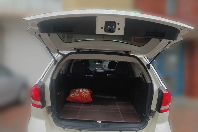 Used Dodge Journey 2013 2.4L Two-Wheel Drive Luxury Version Trunk