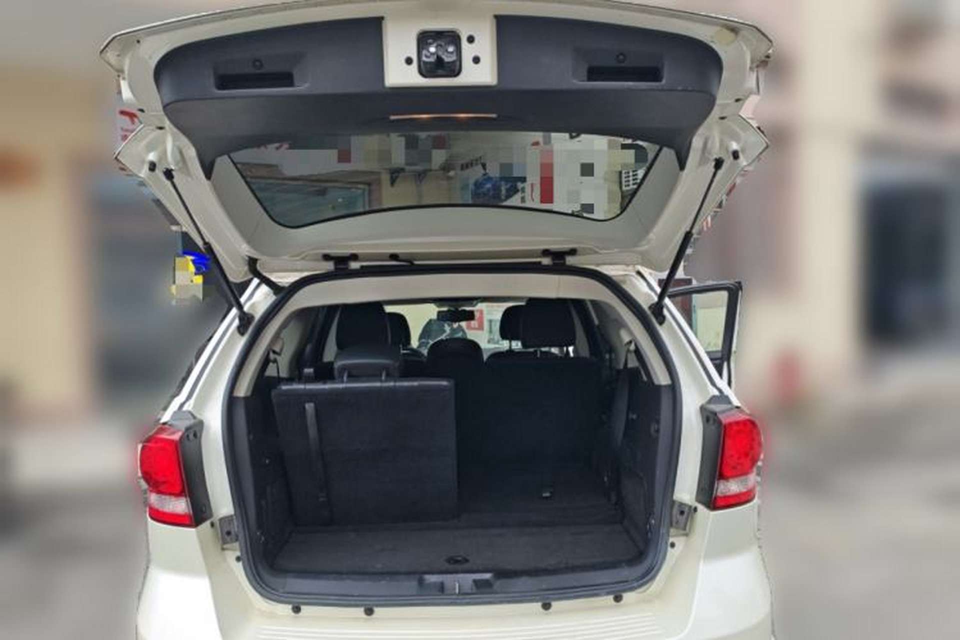 Used Dodge Journey 2013 2.4L Two-Wheel Drive Luxury Version Trunk