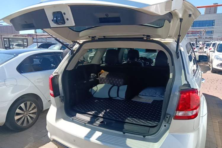 Used Dodge Journey 2013 3.6L Four-Wheel Drive Flagship Edition Trunk