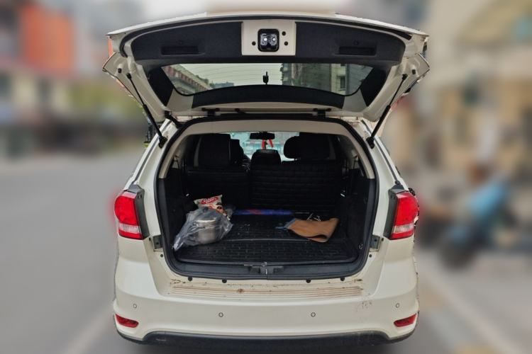 Used Dodge Journey 2013 2.4L Two-Wheel Drive Luxury Version Trunk