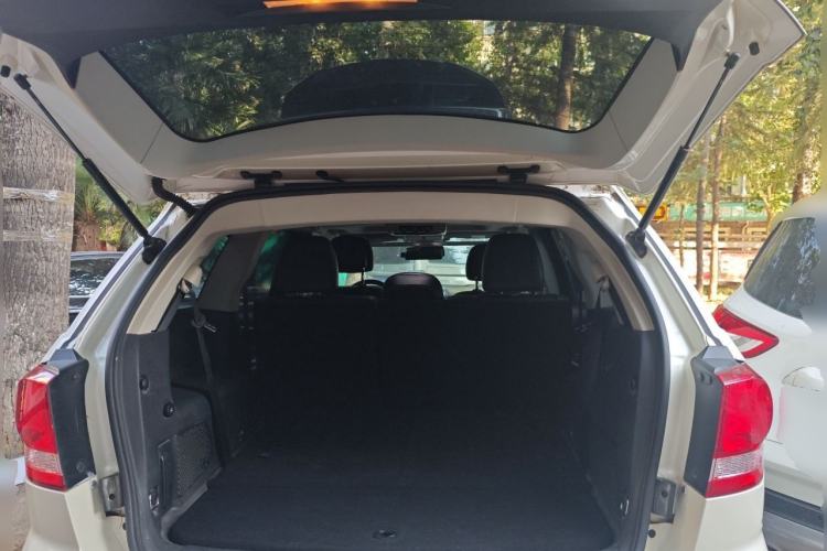 Used Dodge Journey 2013 2.4L Two-Wheel Drive Luxury Version Trunk