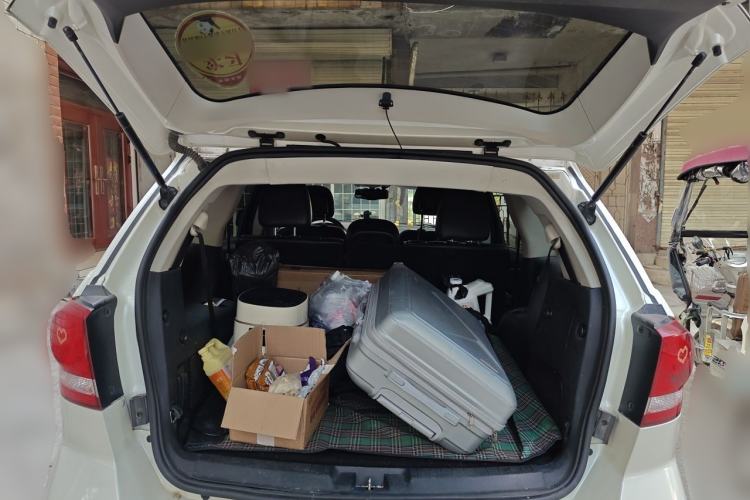 Used Dodge Journey 2013 2.4L Two-Wheel Drive Luxury Version Trunk