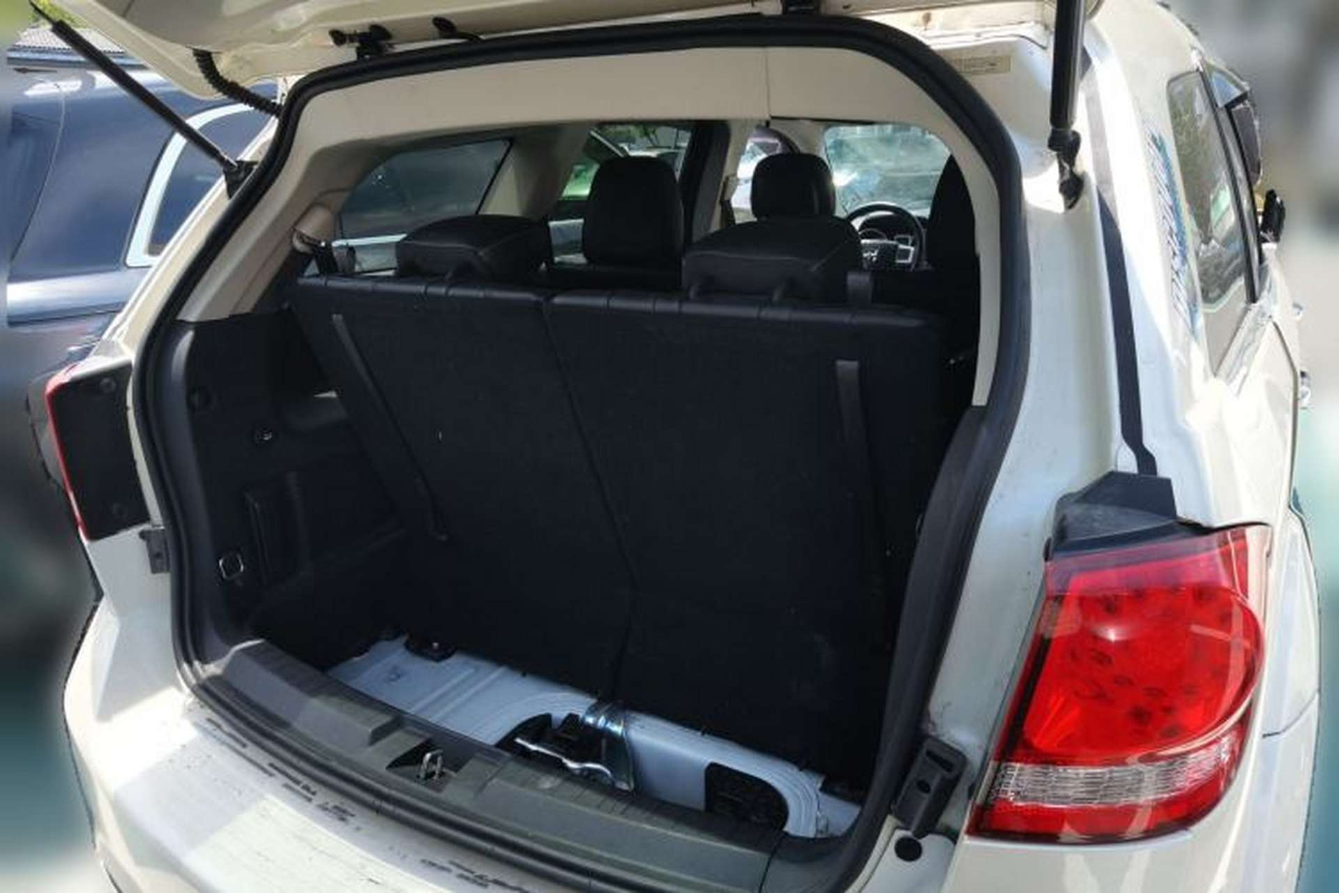 Used Dodge Journey 2013 3.6L Four-Wheel Drive Flagship Edition Trunk