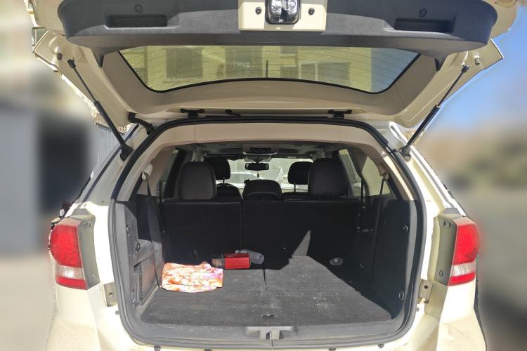 Used Dodge Journey 2013 2.4L Two-Wheel Drive Luxury Version Trunk