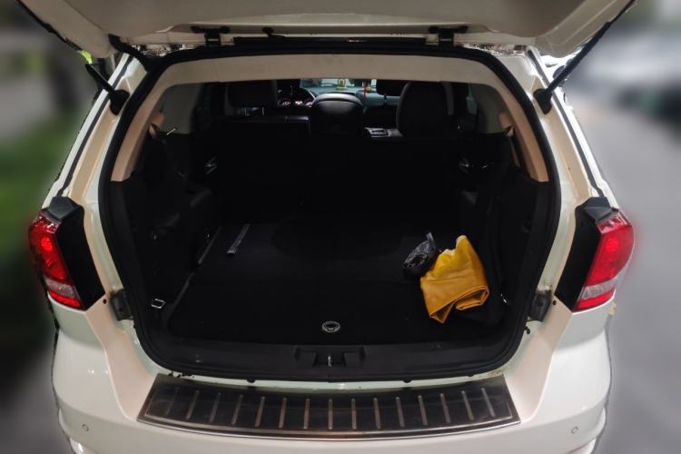Used Dodge Journey 2013 2.4L Two-Wheel Drive Luxury Version Trunk