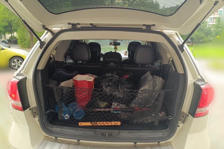Used Dodge Journey 2013 2.4L Two-Wheel Drive Luxury Version Trunk