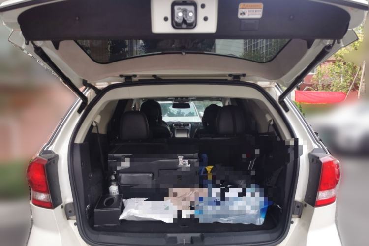 Used Dodge Journey 2013 2.4L Two-Wheel Drive Luxury Version Trunk