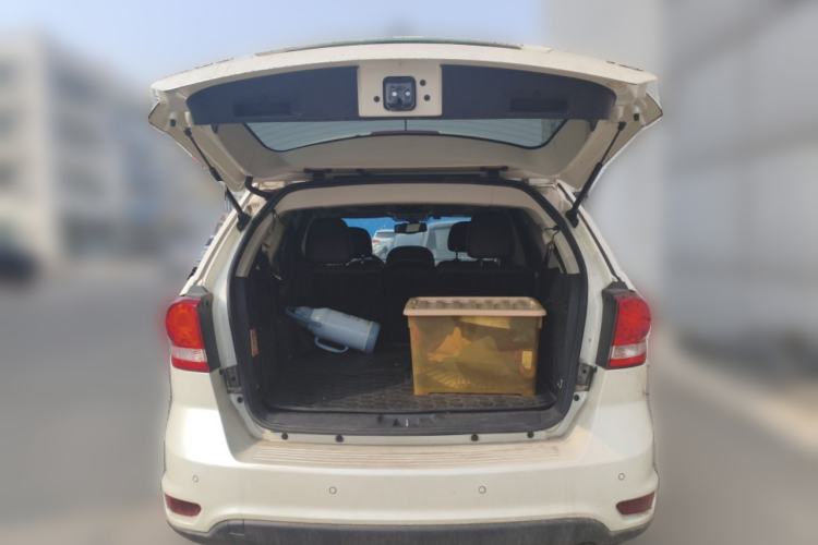 Used Dodge Journey 2013 2.4L Two-Wheel Drive Luxury Version Trunk
