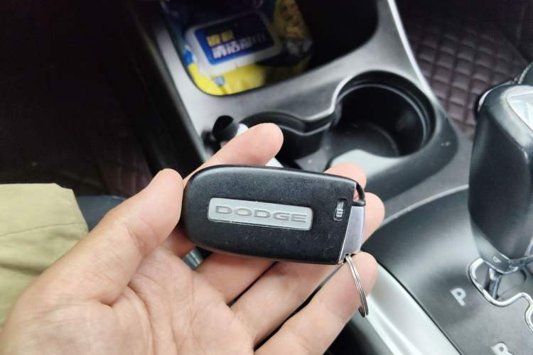 Used Dodge Journey 2013 2.4L Two-Wheel Drive Luxury Version Vehicle Key