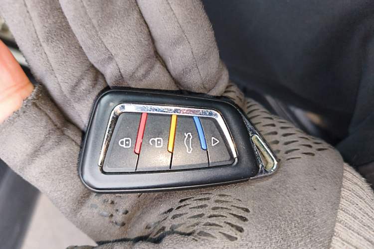 Used Dodge Journey 2013 2.4L Two-Wheel Drive Luxury Version Vehicle Key