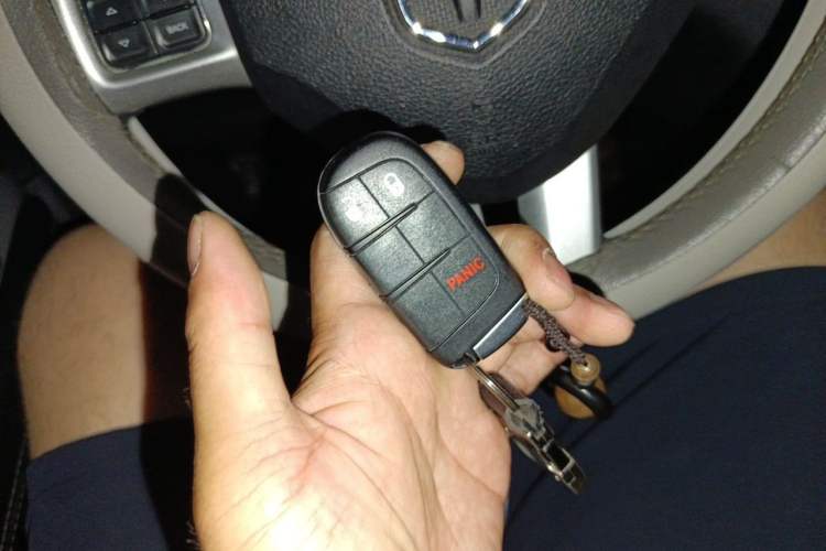Used Dodge Journey 2013 2.4L Two-Wheel Drive Luxury Version Vehicle Key