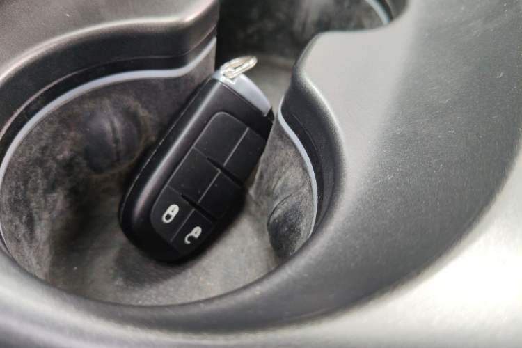 Used Dodge Journey 2013 2.4L Two-Wheel Drive Luxury Version Vehicle Key