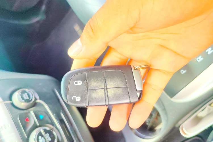 Used Dodge Journey 2013 2.4L Two-Wheel Drive Luxury Version Vehicle Key