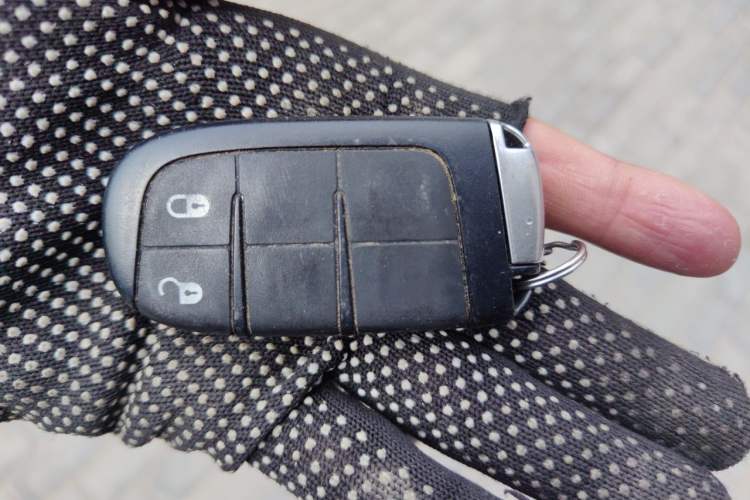 Used Dodge Journey 2013 2.4L Two-Wheel Drive Luxury Version Vehicle Key
