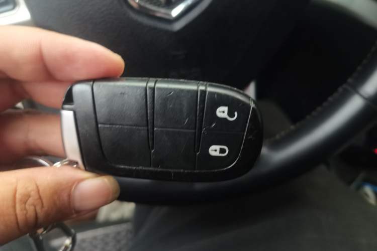 Used Dodge Journey 2013 2.4L Two-Wheel-Drive Smart Edition Vehicle Key