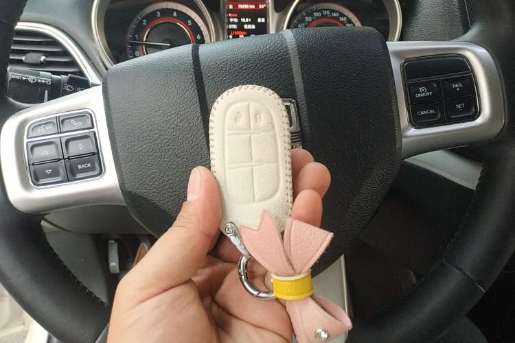 Used Dodge Journey 2013 2.4L Two-Wheel Drive Luxury Version Vehicle Key
