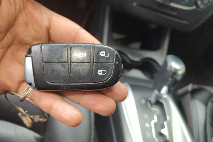 Used Dodge Journey 2013 2.4L Two-Wheel Drive Luxury Version Vehicle Key