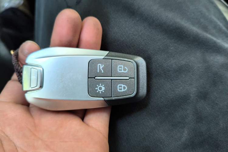 Used Dodge Journey 2013 2.4L Two-Wheel Drive Luxury Version Vehicle Key