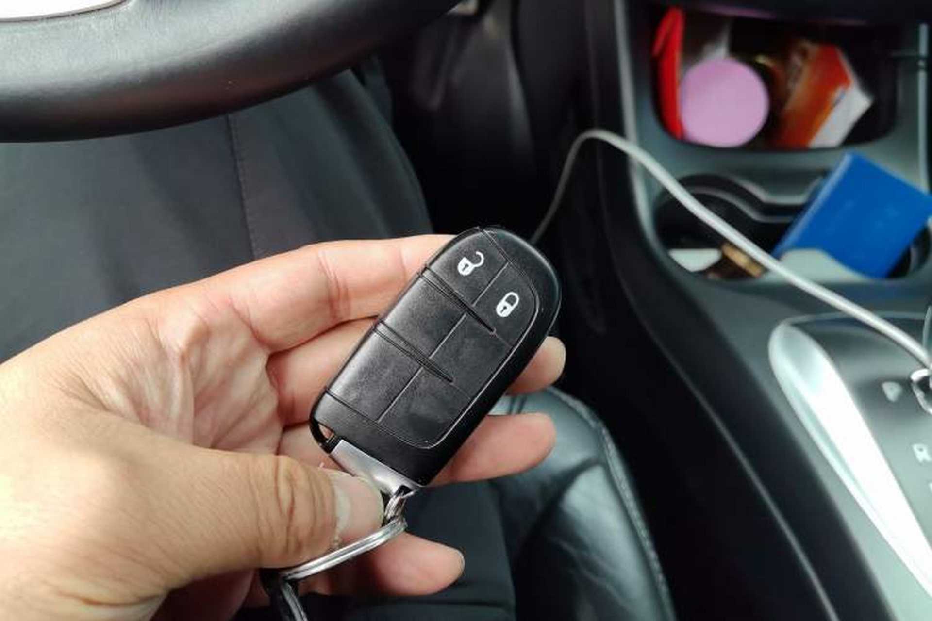 Used Dodge Journey 2013 2.4L Two-Wheel Drive Luxury Version Vehicle Key
