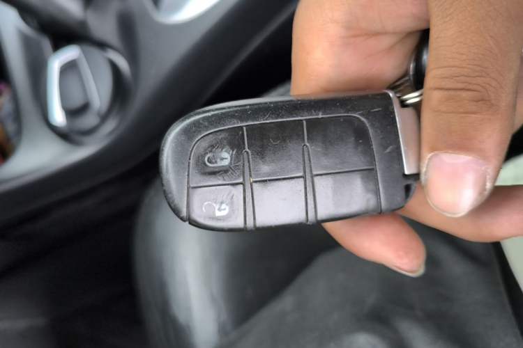 Used Dodge Journey 2013 2.4L Two-Wheel Drive Luxury Version Vehicle Key