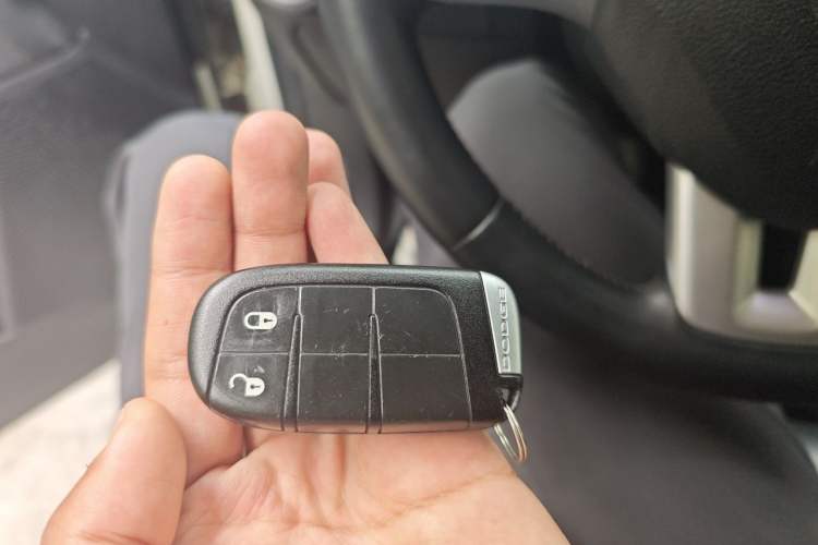 Used Dodge Journey 2013 2.4L Two-Wheel Drive Luxury Version Vehicle Key