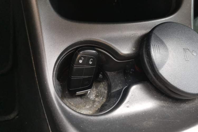 Used Dodge Journey 2013 2.4L Two-Wheel Drive Luxury Version Vehicle Key