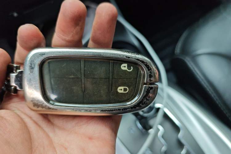 Used Dodge Journey 2013 2.4L Two-Wheel Drive Luxury Version Vehicle Key