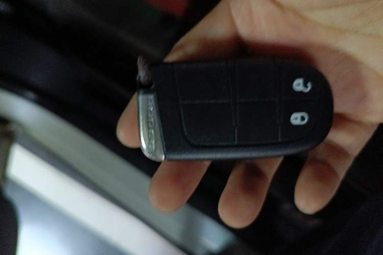 Used Dodge Journey 2013 2.4L Two-Wheel Drive Luxury Version Vehicle Key