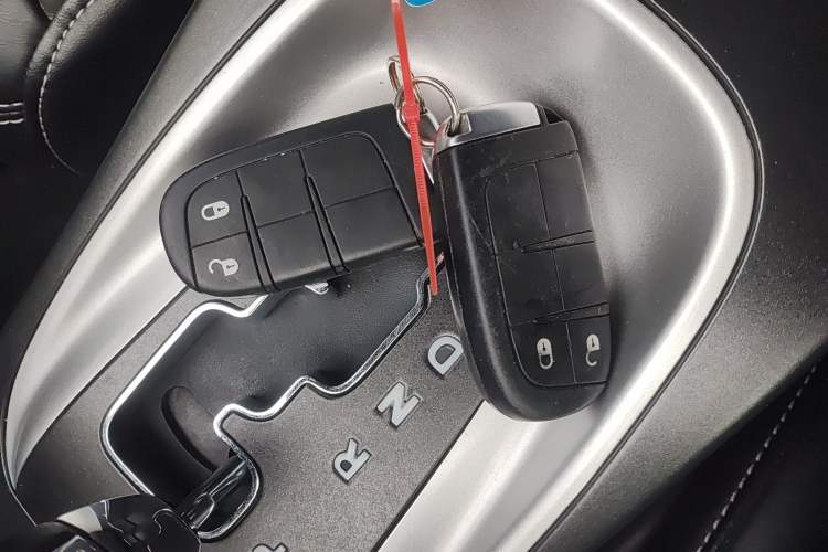 Used Dodge Journey 2013 2.4L Two-Wheel Drive Luxury Version Vehicle Key