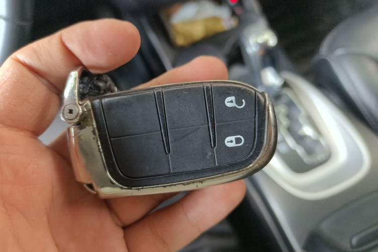 Used Dodge Journey 2013 2.4L Two-Wheel Drive Luxury Version Vehicle Key