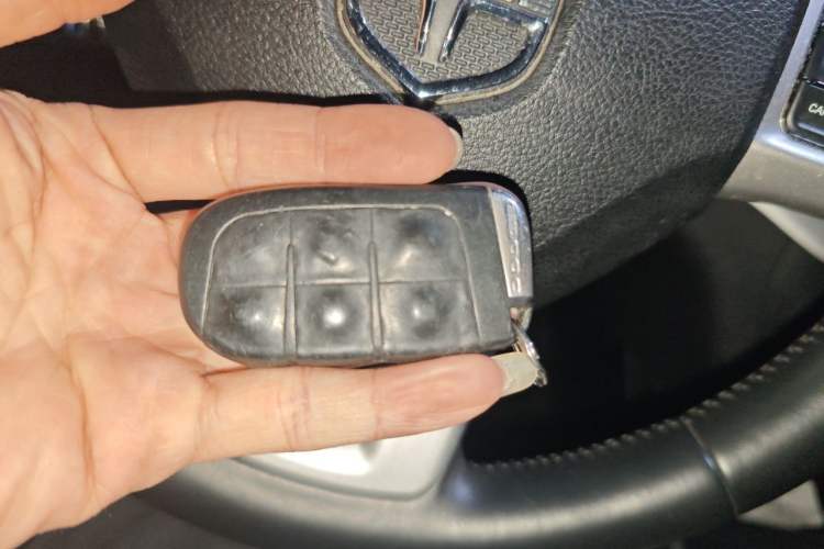 Used Dodge Journey 2013 2.4L Two-Wheel Drive Luxury Version Vehicle Key