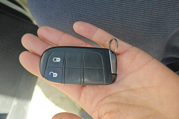 Used Dodge Journey 2013 2.4L Two-Wheel Drive Luxury Version Vehicle Key