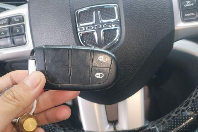 Used Dodge Journey 2013 2.4L Two-Wheel Drive Luxury Version Vehicle Key