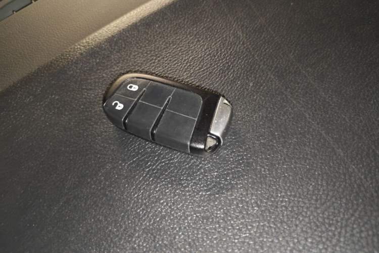 Used Dodge Journey 2013 2.4L Two-Wheel Drive Luxury Version Vehicle Key
