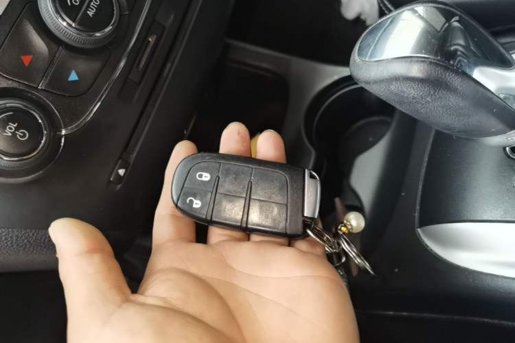 Used Dodge Journey 2013 2.4L Two-Wheel Drive Luxury Version Vehicle Key
