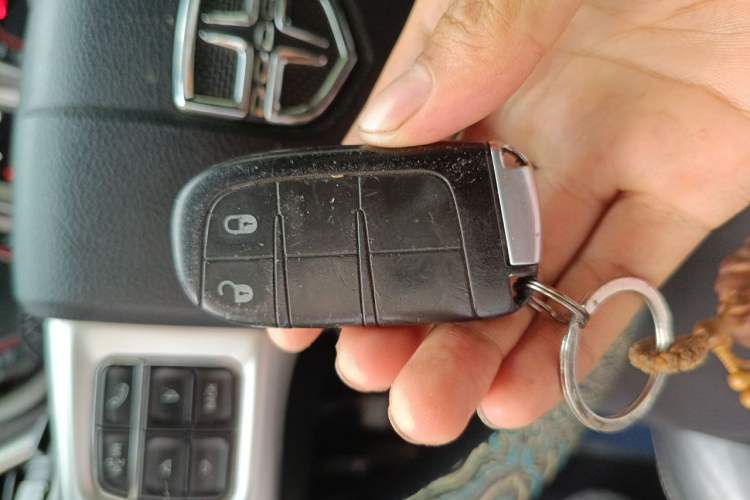 Used Dodge Journey 2013 2.4L Two-Wheel Drive Luxury Version Vehicle Key