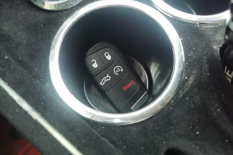 Used Dodge Journey 2013 2.4L Two-Wheel Drive Luxury Version Vehicle Key