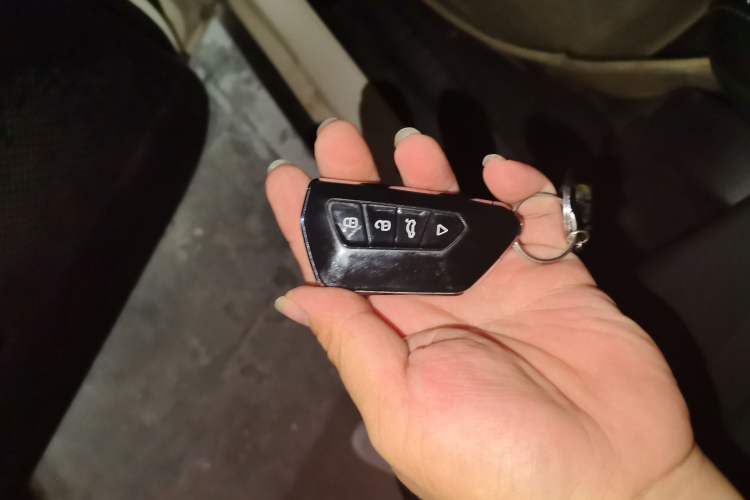 Used Dodge Journey 2013 2.4L Two-Wheel Drive Luxury Version Vehicle Key