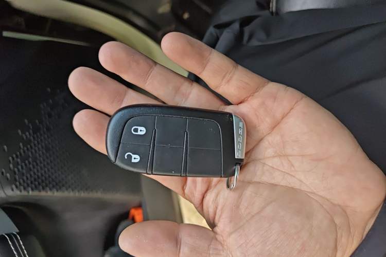 Used Dodge Journey 2013 2.4L Two-Wheel Drive Luxury Version Vehicle Key