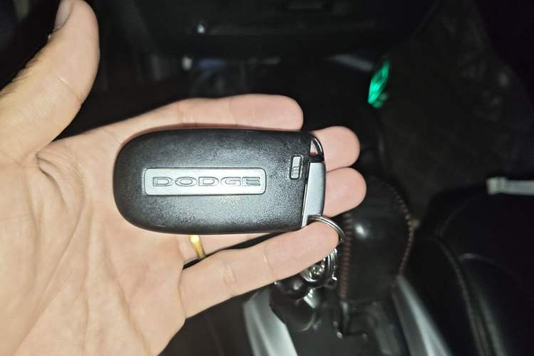 Used Dodge Journey 2013 2.4L Two-Wheel Drive Luxury Version Vehicle Key