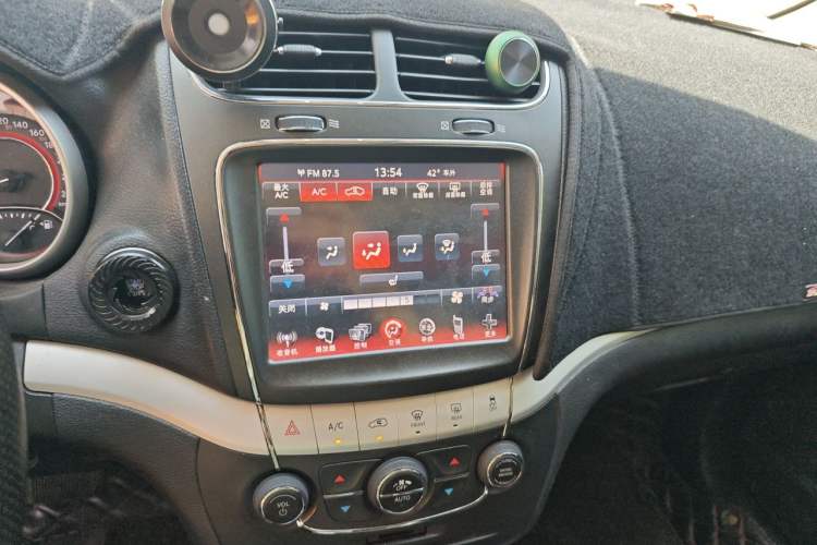 Used Dodge Journey 2014 2.4L Two-Wheel Drive Touring Edition Audio And AC Panel