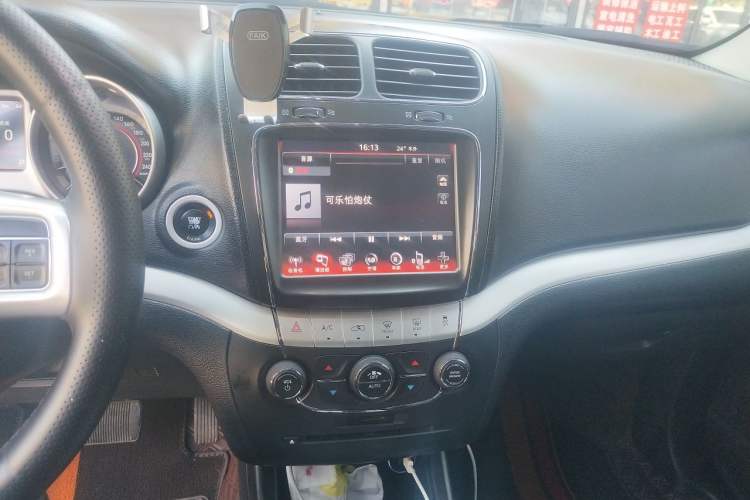 Used Dodge Journey 2014 2.4L Two-Wheel Drive Touring Edition Audio And AC Panel