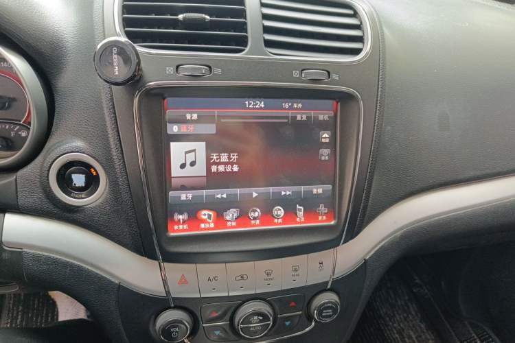Used Dodge Journey 2014 2.4L Two-Wheel Drive Touring Edition Audio And AC Panel