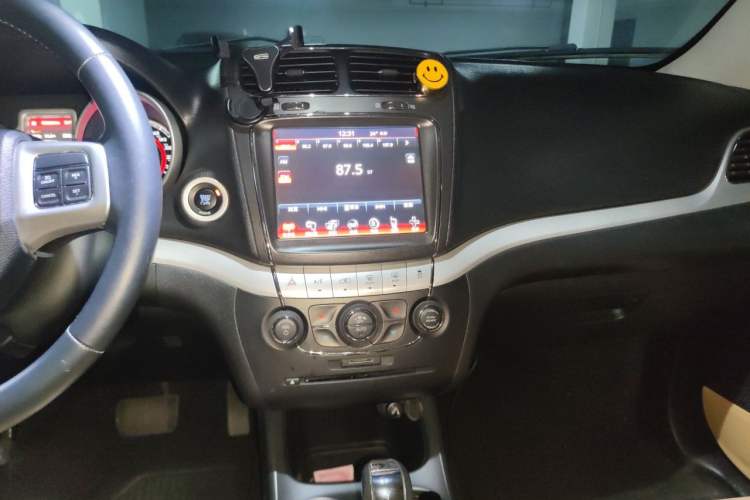 Used Dodge Journey 2014 2.4L Two-Wheel Drive Touring Edition Audio And AC Panel