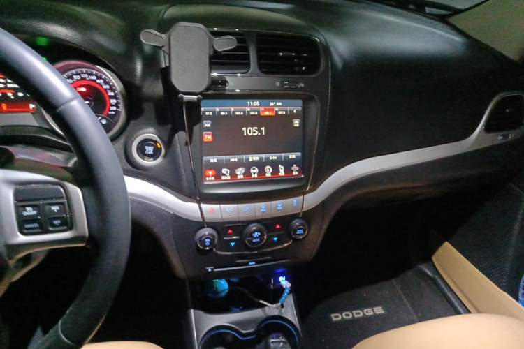 Used Dodge Journey 2014 2.4L Two-Wheel Drive Touring Edition Audio And AC Panel