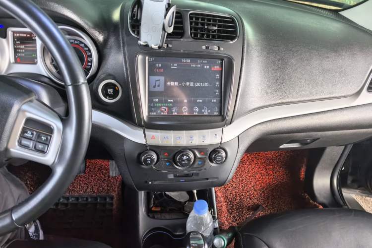 Used Dodge Journey 2014 2.4L Two-Wheel Drive Touring Edition Audio And AC Panel