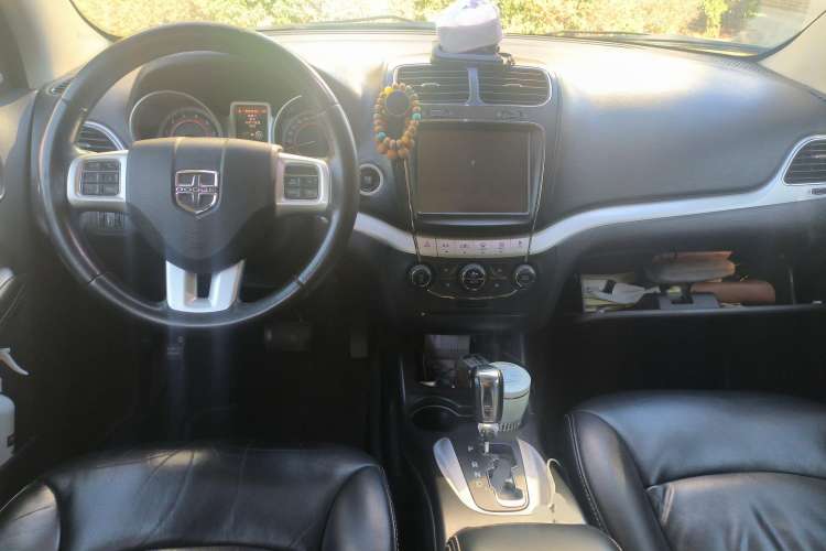 Used Dodge Journey 2014 2.4L Two-Wheel Drive Touring Edition Center Console